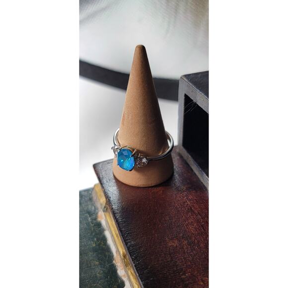 Stunning Rhodium-Plated Size 10.5 Ring with Blue Gemstone and Diamond Accents - Picture 12 of 12